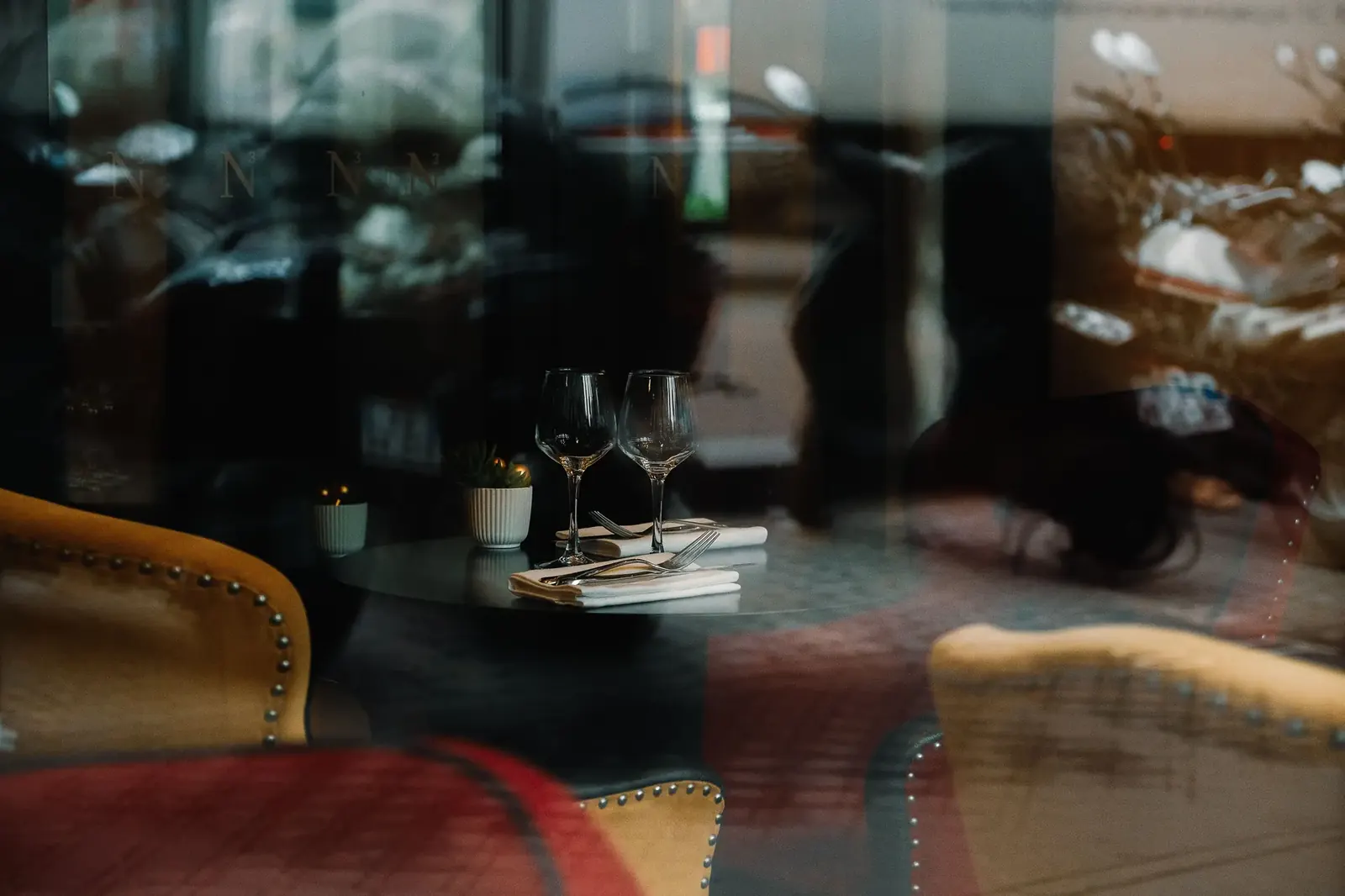 Refined restaurant table setting